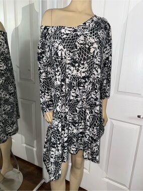 Vikki Vi Black & White Asymmetrical Off-Shoulder Floral Dress
